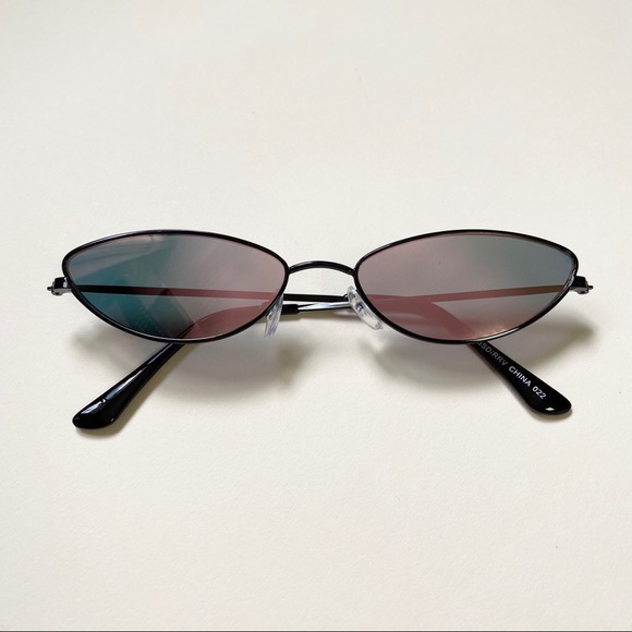 Vintage Cat Eye Sunglass - Picture 2 of 3